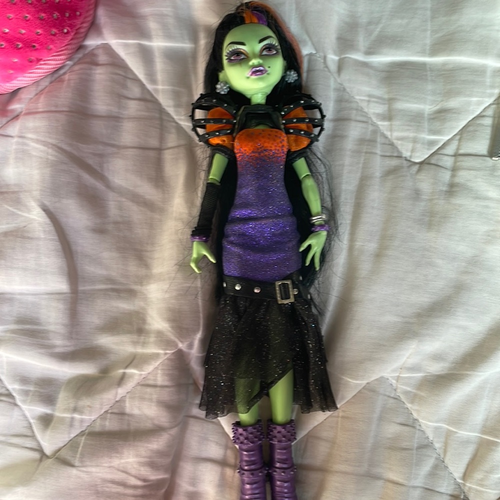 Original 2011 witch monster high doll discontinued